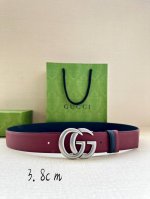 宽度4.0Cm Gucci系列，品牌标志性的双G原单钢扣标识经重新诠释后，以光彩夺目的金色调呈现在这款手掌纹腰带上。