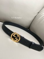 特 Gucci Biondie 系列 3.0进口牛皮热压技术 这款腰带以黑色皮革匠心打造 缀饰几何造型扣互扣双G款