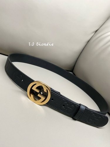 特 Gucci Biondie 系列 3.0进口牛皮热压技术 这款腰带以黑色皮革匠心打造 缀饰几何造型扣互扣双G款