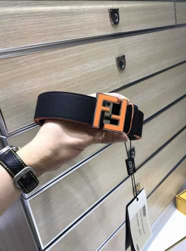 配送专柜包装 打孔针 特 宽40Mm，原单进口双面头层牛皮，搭配原单钌钯电镀F双色扣，手感.油边近乎完美，原产皮料定制，质感无可挑剔，出众的细节，高清实拍，货真