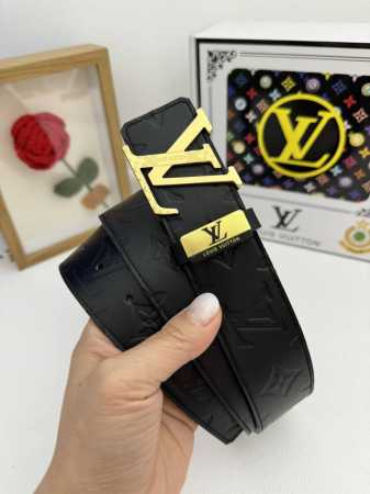 品名：Lv..路易..威登原单 材质：原单牛皮腰带 百分百头层牛皮腰带保证真皮，24K纯钢扣，专柜原单品质、做工精细，时尚大牌，送人自用首选 包装： 请认准如图 - 点击图像关闭