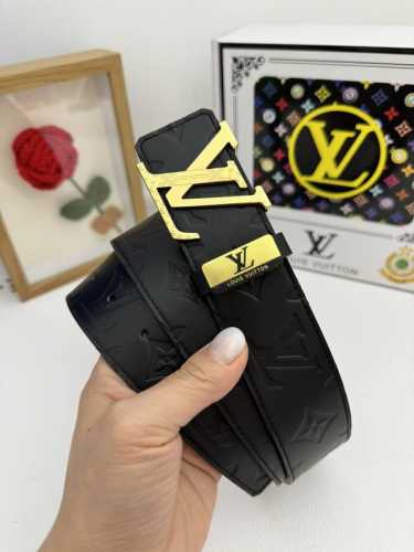 品名：Lv..路易..威登原单 材质：原单牛皮腰带 百分百头层牛皮腰带保证真皮，24K纯钢扣，专柜原单品质、做工精细，时尚大牌，送人自用首选 包装： 请认准如图