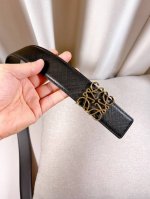 特 Loewe 罗意威 专柜最新同款腰带 双面头层牛皮 正反面两穿腰带 选用压纹丝绸牛皮革制成 反复anagram图案 配有loewe Anagram针扣 男神