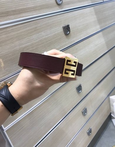 配送专柜包装 打孔针 批 宽30Mm，原单进口小牛皮 头层牛皮，搭配原单钌钯电镀Gg扣，手感.油边近乎完美，原产皮料定制，质感无可挑剔，出众的细节，高清实拍，货