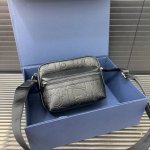 Dior 迪奥 牛皮压花 Rider 2.0 可调节肩带拉链开合 皮革拼粒面小牛皮 邮差包单肩斜挎包 男款 黑色 明星单品 采用优质原厂材质 高端品质 配送礼盒