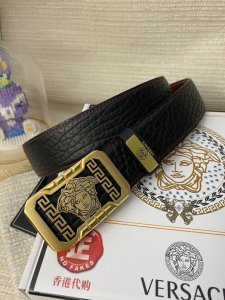 品名：Versace.范思哲 材质：原单牛皮腰带 百分百头层牛皮腰带保证真皮，24K纯钢扣，专柜原单品质、做工精细，时尚大牌，送人自用首选 包装