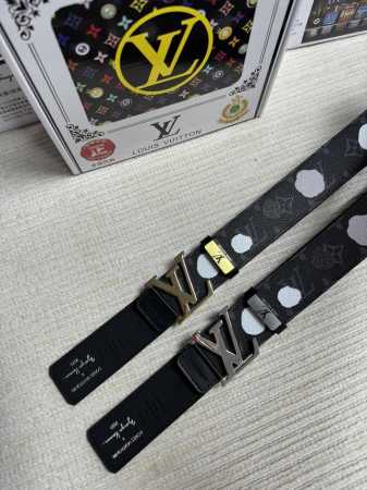 品名：Lv..路易..威登 材质：原单牛皮腰带 百分百头层牛皮腰带保证真皮，24K纯钢扣，专柜原单品质、做工精细，时尚大牌，送人自用首选 包装： 请认准如图专柜 - 点击图像关闭