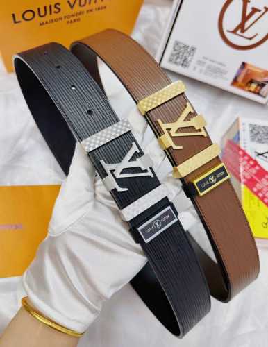 皮带：Lv..路易..威登顶级复刻. 腰带：原单品质百分百头层牛皮，保证真皮。雕花镂空工艺.真空电镀.永不掉色.24K纯钢扣头层小牛皮水波纹双面可用专柜