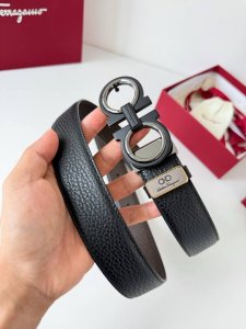品名：菲拉格慕.Ferrgamo腰带 皮带 原单 型号：挂扣，纯铜材质经典挂扣，实物拍摄，头层牛皮 材料：百分百头层牛皮，保证真皮。纯铜材质，真空电镀永不掉色，