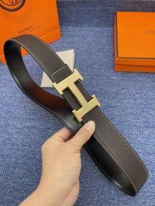 品牌爱马仕 特 描述采用高级真皮精制而成，触感厚实，饰以商标带扣。腰带为意大利尺寸，请在购买前参阅腰带尺寸指南. 铜扣金属配件 黑色皮革，采用环保工艺制作而成