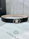 宽度4.0Cm。Versace 范思哲 此款石头纹砂底腰带饰有标志性的versace美杜莎头像带扣，彰显品牌格调。是一款精美的衣橱必备单品。