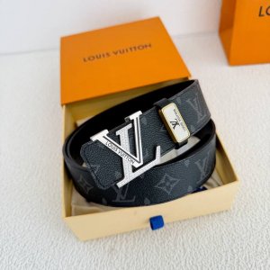 品名： Lv..路易..威登腰带皮带原单 型号：挂扣，经典纯钢材质镶钻挂扣，头层牛皮，图片实物拍摄 材料：头层牛皮，挂扣系列，纯钢材质扣头，钯镀电镀工艺永不掉色
