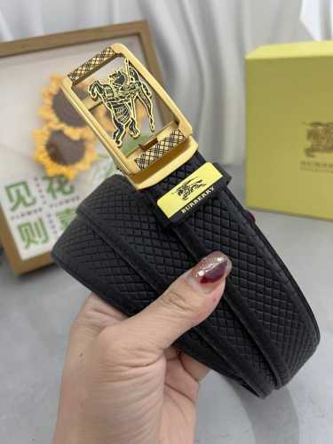 品名：巴宝莉 自动带 材质：原单牛皮腰带 百分百头层牛皮腰带保证真皮，24K纯钢扣，专柜原单品质、做工精细，时尚大牌，送人自用首选 包装： 请认准如图专柜包装赠