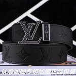 品名：Lv..路易..威登原单 DDD 型号：认准如图专柜包装，赠送打孔器 DDD 材料：百分百头层牛皮，24K纯钢扣彩色印花图案，保证真皮。专柜同等质量， 送