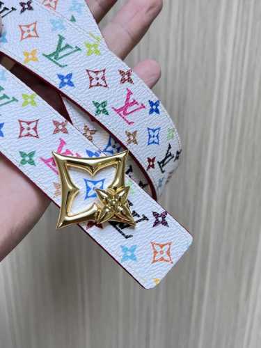 180--当季新款，3.0Mm，白彩 另一面进口树高底，做工精细，时尚，美观大方。搭配精品扣。 包装