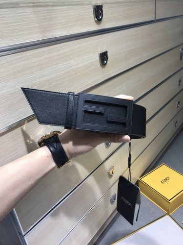配送专柜包装 打孔针 批 新款 Fd 宽60 Mm 腰封标志造型F宽皮带，原版双层钉扣式带扣，双面进口小牛皮制成，镀金表面金属制品，品质保证，非市场通货！