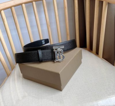 高端品质，实物拍摄 批￥ 配全套礼盒 ：新款 Burberry巴宝莉专柜同步上新意大利制腰带 装饰品牌专属标识压花图案 搭配镀钯金搭扣 营造精致设计感 宽:3.