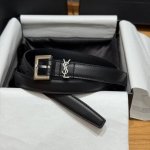 特 圣家新款腰带升级新版这款采用头层小牛皮，带身双面小牛皮，质感满满，搭配复古五金方形针扣品牌Logo标识，简约百搭的一款，各种风格都可以轻松驾驭，让人清眯有加