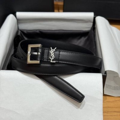 特 圣家新款腰带升级新版这款采用头层小牛皮，带身双面小牛皮，质感满满，搭配复古五金方形针扣品牌Logo标识，简约百搭的一款，各种风格都可以轻松驾驭，让人清眯有加
