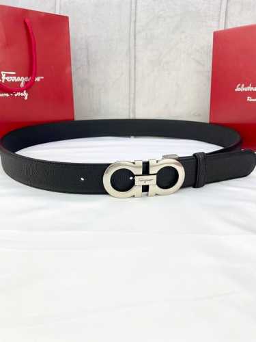 特P180 宽度3.5Cm Ferragamo（菲拉格慕）此双面头层牛皮配有复古金属Gancio扣。该皮带可调节，且能根据需要剪裁达到修身效果 /