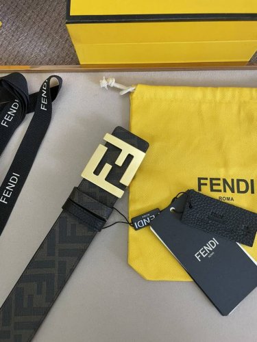 特 Fendi 芬迪 全套包装 专柜同款 双环正反用腰带 Ff按钉搭扣 双色cuoio Romano皮革材质 黑色珐琅金属饰面 时尚经典 精选百搭款--