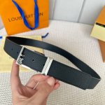 特 片裝1 寬度：35Mm 驢家Ss春夏新品腰帶系列 寬度3.5Cm 意大利原廠皮料 搭配精緻菱形介子 針扣設計五金 全方位精打細磨 精密度厚金電鍍 效果很贊的