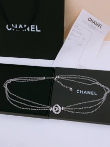 香家链条 Belt 2025年新入手的，金属 树脂和水银 黑色和水晶。 平时用来搭配黑色山茶花连衣裙 点睛饰品，有点小贵气 整体大家闺秀感，春秋心动配饰