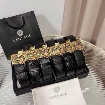 范思哲 此款腰带由柔软的皮革于意大利精制而成，饰有复古Medusa搭扣，4.0Cm