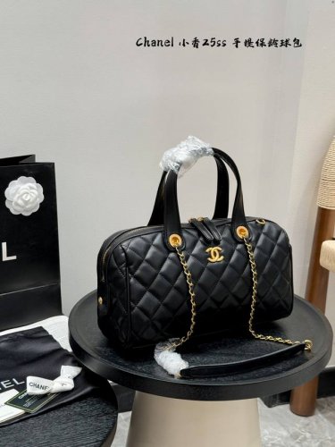 礼盒包装 Size：31 20Cm 香奈儿Chanel 25Ss菱格中古手提保龄球包 这个25A保龄球包真的太香了~ 近期很有人气的一只Vintage Chan