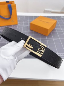 特 寬度：40Mm Lv Pyrmide Truck L Oeii雙面腰帶 驢家 海外原單代特供 面為進口小牛皮壓飾有標誌性品牌圖案效果工藝 原廠配色柔軟小牛皮