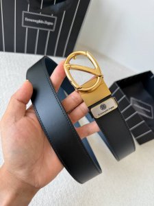 品名：杰尼亚. Ermenegiido Zelma.原单 型号：挂扣，原版经典挂扣，实物拍摄，头层牛皮材料：百分百头层牛皮，保证真皮。双面可用专柜同等质量，原版