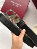 配送专柜全套礼盒包装。Ferragamo 风格华贵典雅，实用性和款式并重，以精致手工设计和款式新颖誉满全球。