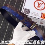 品名：Lv..路易..威登原单 型号：认准如图专柜包装，赠送打孔器 材料：百分百头层牛皮，彩色印花图案，保证真皮。专柜同等质量， 送人自用首选 包装： 请认准如