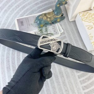 范思哲 特种皮腰带自动带系列 ，原厂五金精品不锈钢扣，手感柔软舒适 宽3.5Cm。
