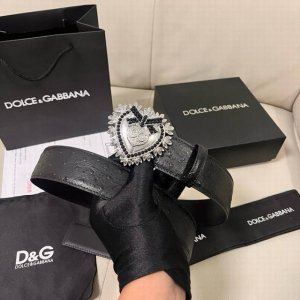 特 Dg，宽4.0Cm Dolce&Gabbana 新款男士鸵鸟纹腰带，搭配全新镀钌 Dg 交叉造型徽标搭扣