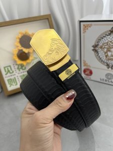 品名：Versace.范思哲 自动带 材质：原单牛皮腰带 百分百头层牛皮腰带保证真皮，24K纯钢扣，专柜原单品质、做工精细，时尚大牌，送人自用首选 包装： 请认