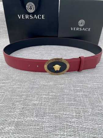 宽度4.0Cm V E R S A C E 范思哲 此款腰带柔软 头层皮饰带搭配一枚椭圆形美杜莎带扣。本季标志性的versace饰件点缀其上，平添魅力 - 点击图像关闭