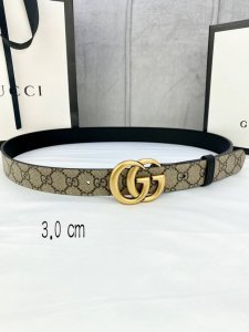 宽度3.0Cm Gg Marmont系列每一季都会推陈出新，为灵感源于70年代的标志性gg配件注入现代精髓。Supreme帆布印花 腰带反面采用黑色皮革材质，款