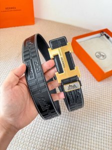 品名： 爱玛仕.Hermes腰带 皮带 原单 DDD 型号：挂扣，经典纯钢材质扣头，双面头层牛皮，图片实物拍摄 DDD 材料：双面头层牛皮，挂扣系列，纯钢材质扣