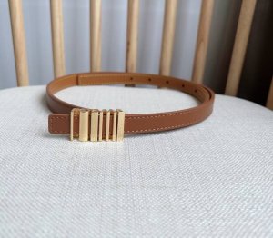 Loewe 罗意威 专柜最新同款腰带 选用光滑牛皮革腰带 配有亮面loewe几何腰带扣五孔调节 卓越的工艺 个性的造型 精美的材质 宽：1.5
