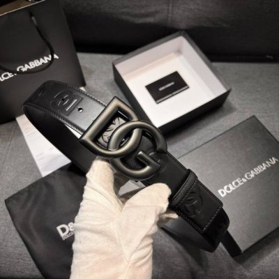 p230 杜嘉班纳 宽4.0Cm 新款 压花小午皮简约百搭腰带，Dolce&Gabbana Milano 标牌装饰别具一格。