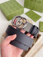 高端品質，實物拍攝 特 配全套禮盒 古馳：專櫃品質雙面頭層牛皮,可雙面使用.旋轉雙G純銅五金扣。金屬配件深受品牌輝煌的70年代經典設計所影響，得以重新詮釋