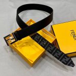 fendi 芬迪 宽38Mm 标志造型宽皮带。原版Ff双层扣，进口原版小牛皮制成。印有浮雕黑Ff 图案。镀金表面金属制品，品质保证。