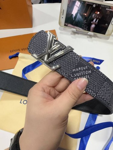 Lv 路易威登 全套包装 40Mm宽度 正品一体铸造五金钢扣 原厂皮料 双面原厂定制面料 可双面使用 区别市场货