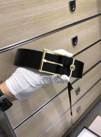 范思哲 专柜同款、实拍专柜官网，尺寸:宽35Mm，原版立体半脸间色美人头扣 ，极富设计美感 ，双面采用进口原版小牛皮压花，彰显个性，清晰美观，皮质软，手感舒适， - 点击图像关闭