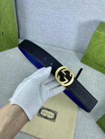 宽度4.0Cm Gucci 互扣式双G带旋转扣，源自品牌现代风格典藏设计，经过重新诠释而别具新意。呈现于纤细的进口两面用腰带之上。
