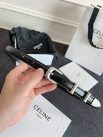 Celine.赛琳 全套包装 Western中号光滑牛皮革腰带 牛皮革 中腰 圆形带扣 2个金属环和1个金属尖头装饰 第一个圆环底部镌刻Celine Paris