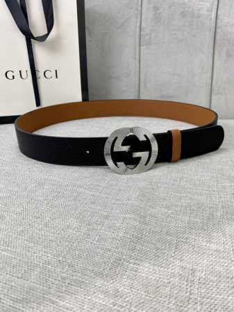 宽度3.8Cm Gg Marmont系列每一季都会推陈出新，为灵感源于70年代的标志性原版gg6.0Cm钢扣配件注入现代精髓。这款双色头层牛皮腰带 给你带来更多 - 点击图像关闭