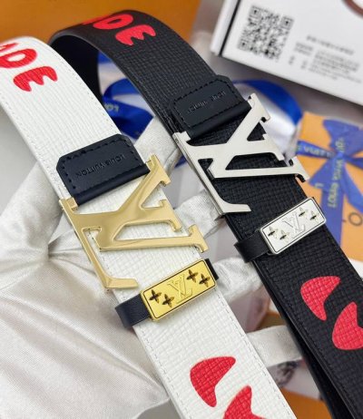 皮带：Lv..路易..威登顶级复刻- 腰带：原单品质百分百进口原厂头层牛皮，保证真皮。镜面设计工艺.真空电镀.永不掉色.24K纯钢扣头层小牛皮涂鸦手绘油画系列双
