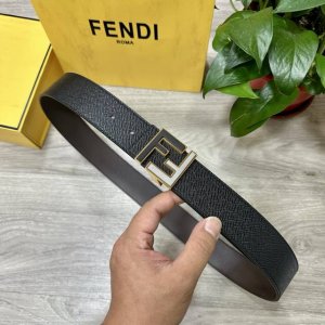 特 Fendl 芬迪 宽40Mm双面原版小牛皮 搭配单钌钯电镀扣 完美的手感.油边 出众的设计.风格 高贵奢华 时尚大方 高清实拍 货真价实 品质保证 双面用